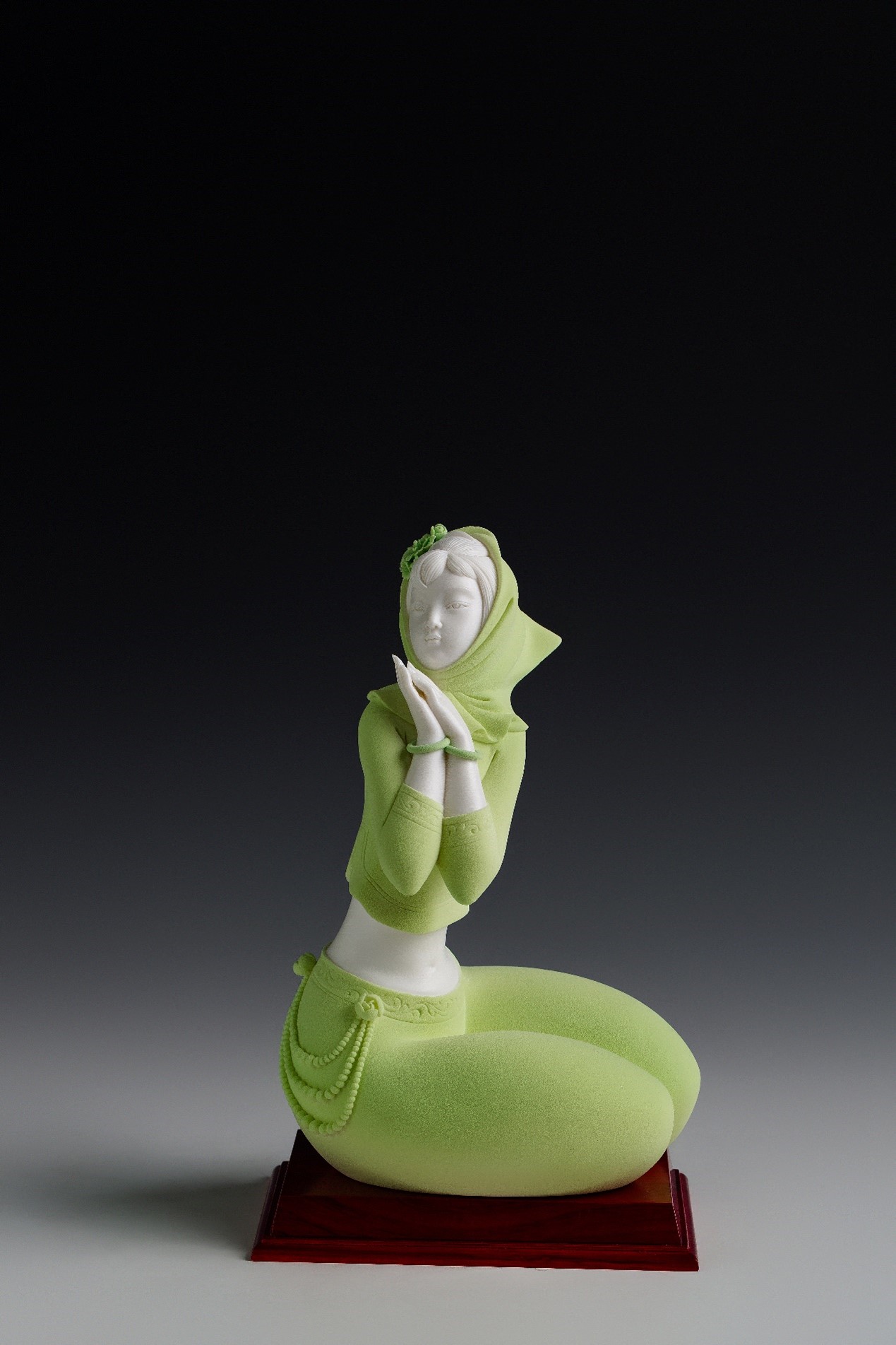 <h2>惠女风情</h2><p>作者：陈丽玲</p><p>创作年代：2006年</p><p>规格：19cm×14cm×32.5cm</p><p>品类：陶瓷</p>